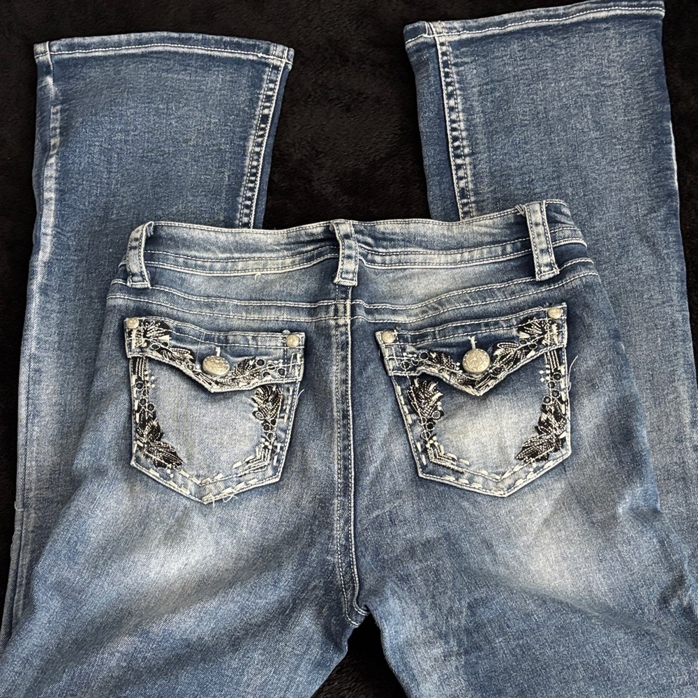 Elegant Boot Cut Jeans with Embroidered Pockets